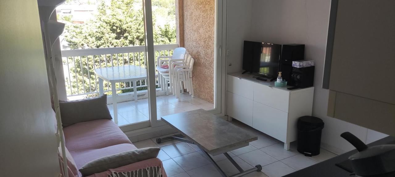 Appartement T2 Climatise Dans Residence Calme Кавалер-сюр-Мер Екстер'єр фото